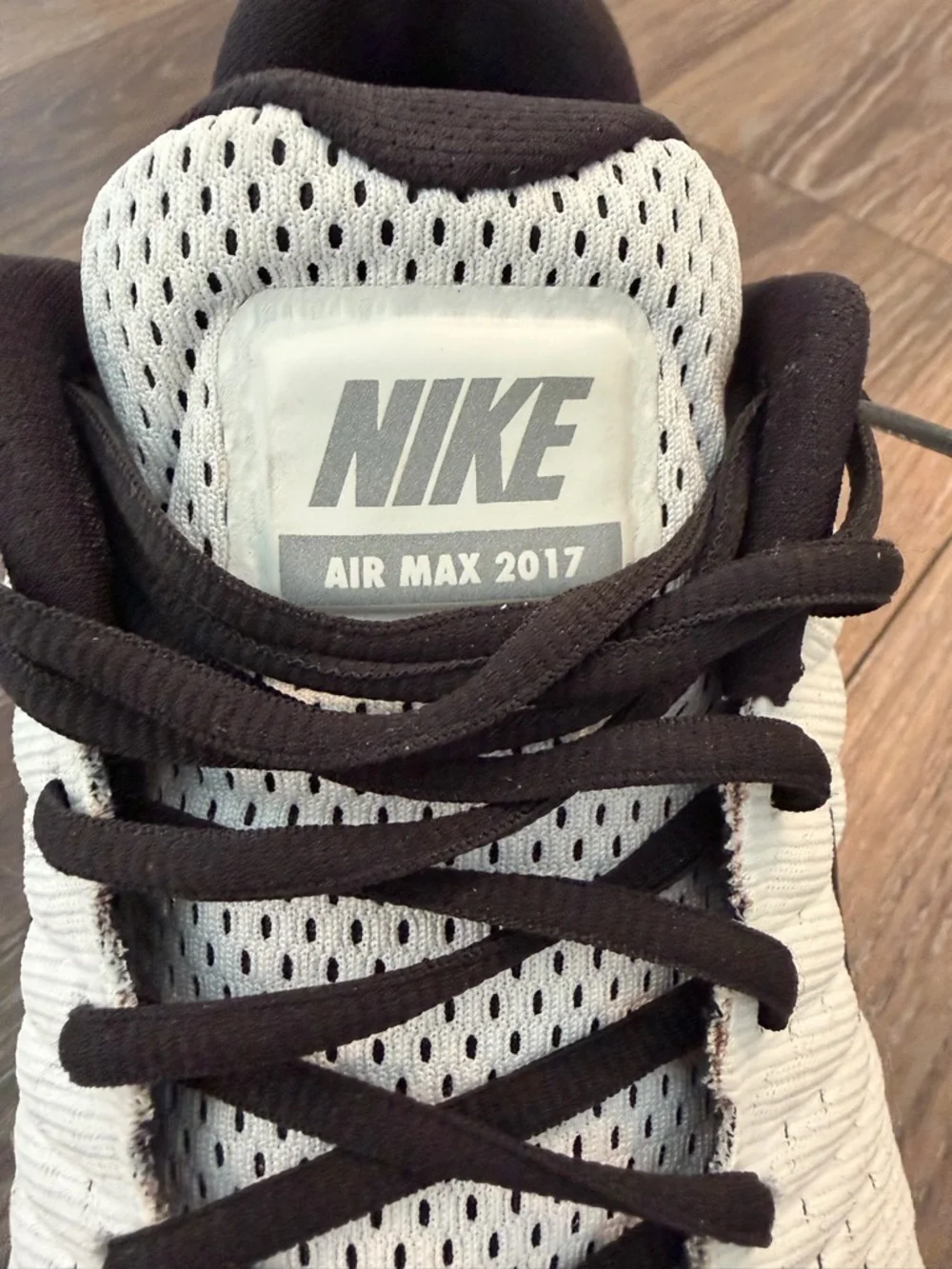 Nike Air Max 2017 White and Black Athletic Trainers - Picture 2 of 7
